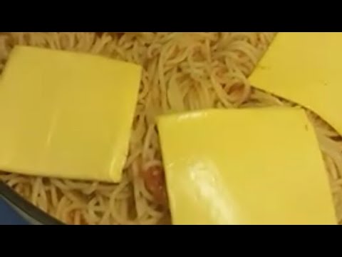 Espaguetis con queso amarillo... - YouTube