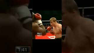 Вот что бывает когда кидаешься на боксёра. #shorts #boxing