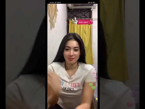 MOM CLEO ,,goyang hot tipis-tipis bikin tegang...!!!