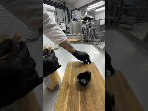 Сырный соус 28% Аристола 1 кг (для HoReCa), видео 1