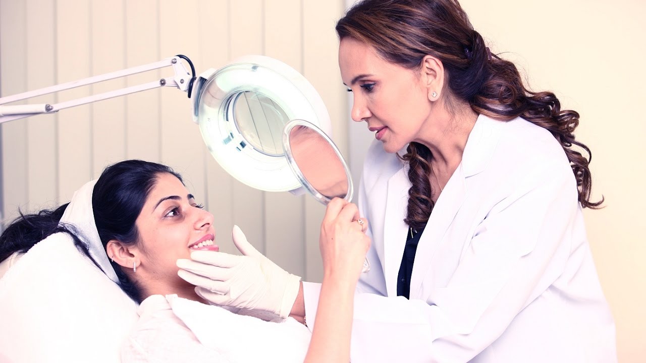 Skin expert Dr Jamuna Pai giving tips to the Campus Princess 2015 finalists