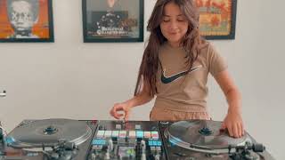 FREESTYLE SCRATCHING BY 11 YEAR-OLD DJ MICHELLE