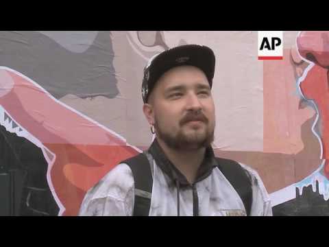 Video: „Banksy“panaikina Graffiti Menininkus, Kurie Ant Tilto Pažymėjo Milžinišką Varpą - „Matador Network“