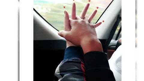 1 cái nắm tay công khai