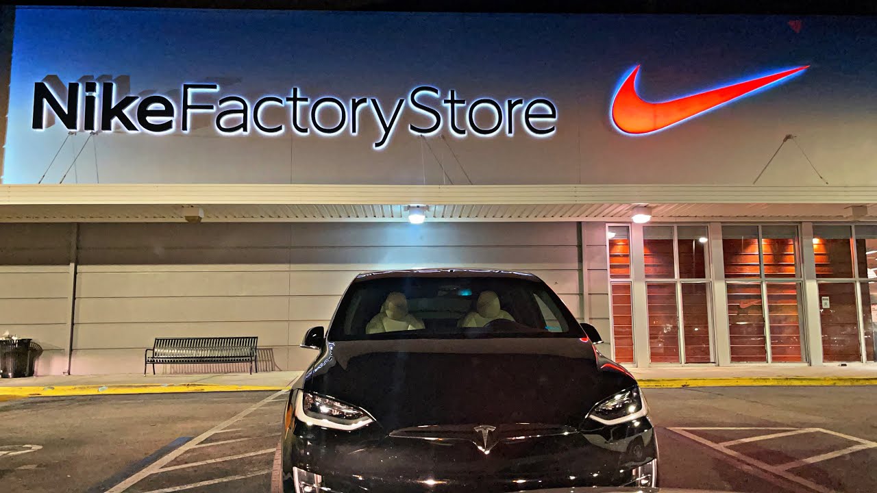 nike self tightening shoes