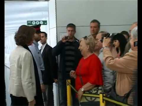Visita de SM La Reina a SM el Rey en el Hospital Clínic (10/05/2010)