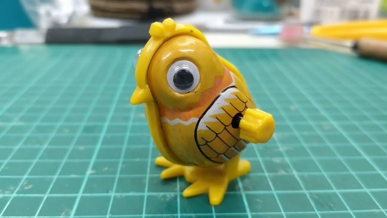 ブリキおもちゃゼンマイひよ子 - YouTube