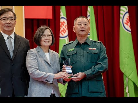 20190905 總統出席「郵政員工關懷獨居長者績優楷模表揚大會」
