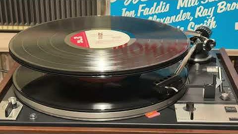 Dual 1249 マルチプレイ・スピンドルでレコードを連続演奏