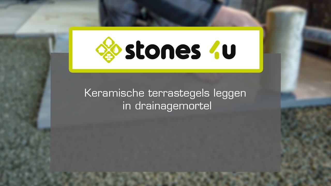 Instructiefilm keramische terrastegels leggen in drainagemortel.