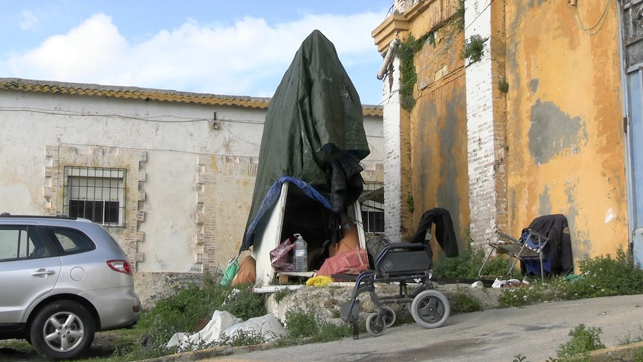 Un joven que vive en una chabola despierta preocupación en el Recinto