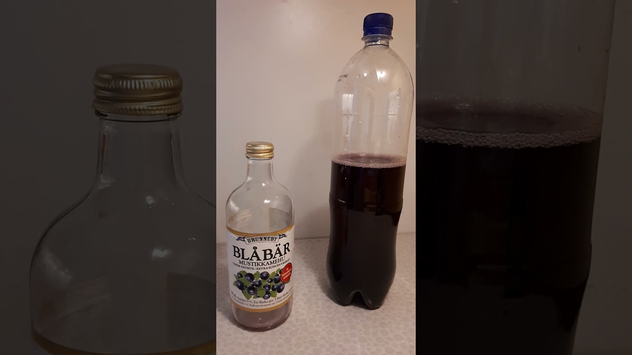 Blåbärsläsk med Brunneby Blåbärssaft och Favorit kolsyrat vatten. Blueberry pop. See description
