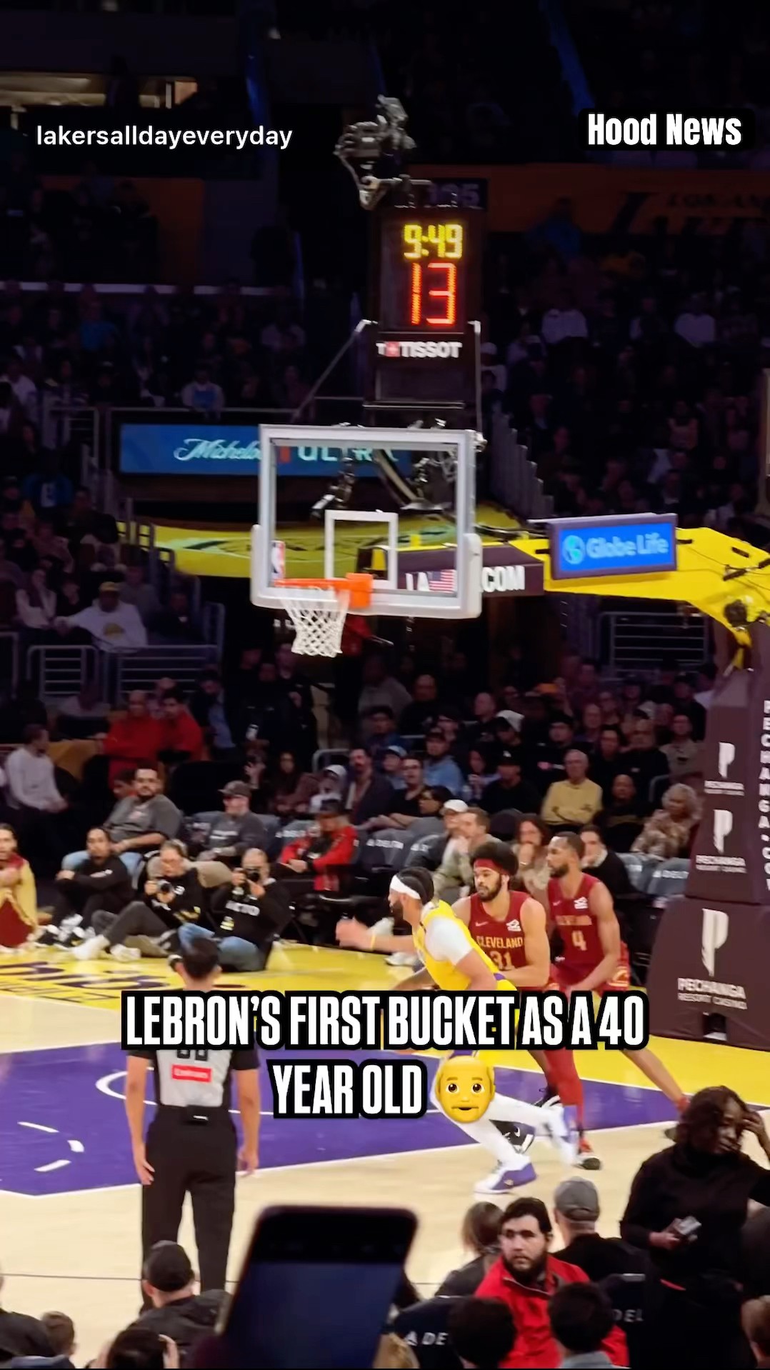 First bucket as a 40 year old #hoodnews #lebronjames #lakers #basketball #omg #wow #how #sports #wtf
