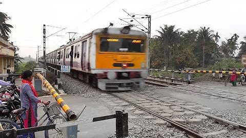 Furious Speedy Honking EMU Trains Quickly Skip Between Railgate | Eastern Railways