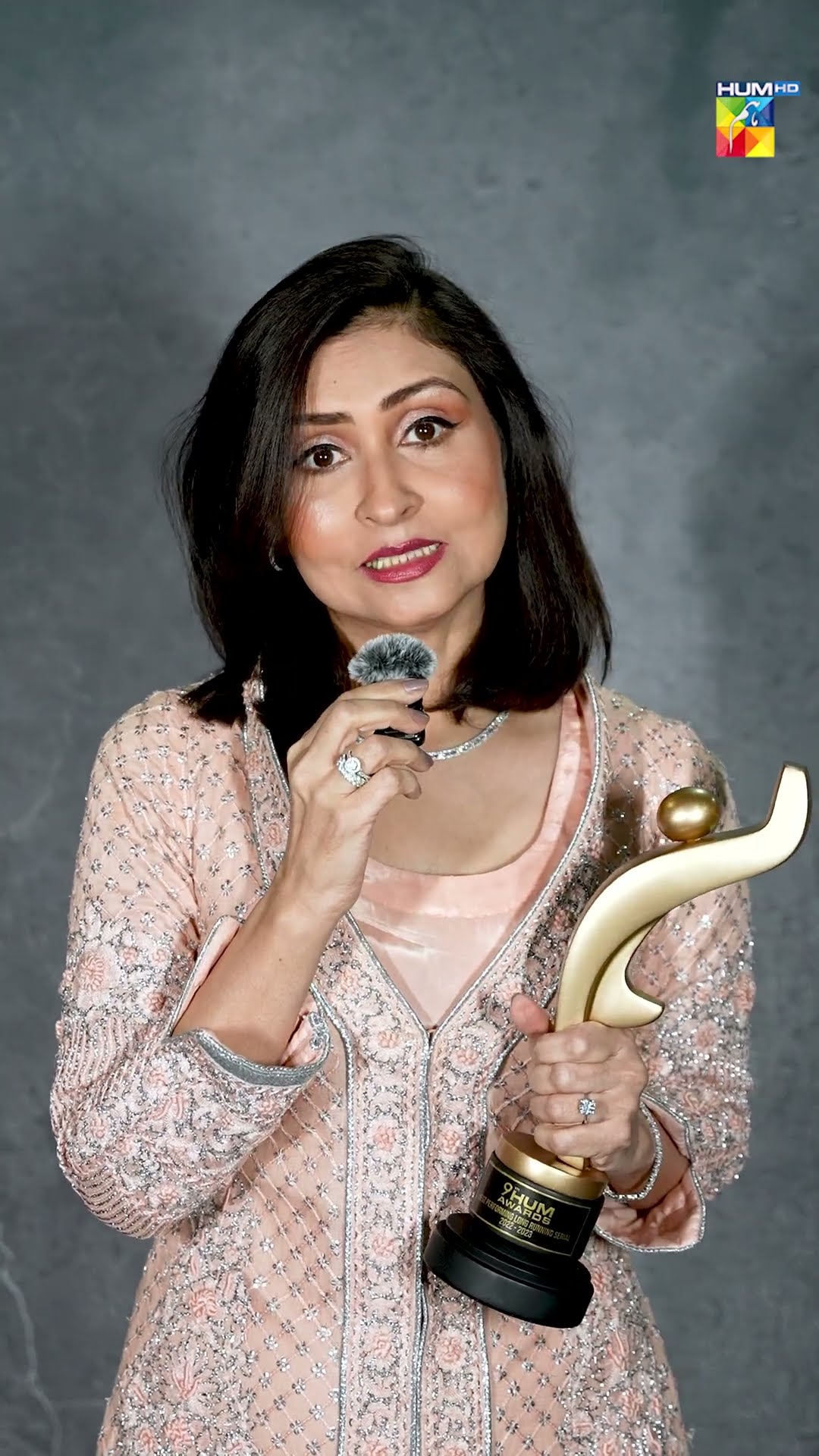 Fareb Wins Best Long-Running Serial at Kashmir 9th HUM Awards! ??