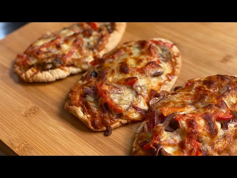 Video: Hoe Om Ekonomiese Pizza Op Pitabrood Te Kook