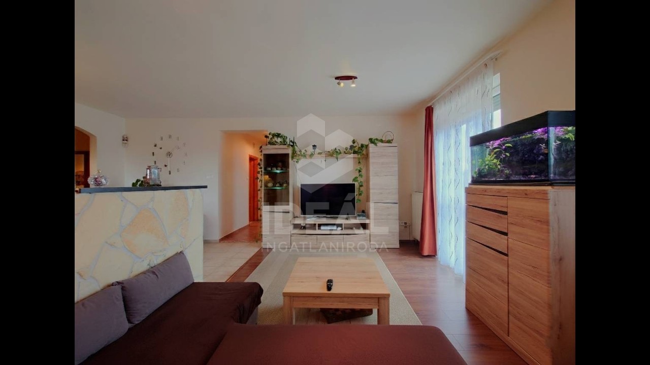 Ziegelwohnung mit Balkon in Győr-Likócs mit 2 Stellplätzen zu verkaufen.