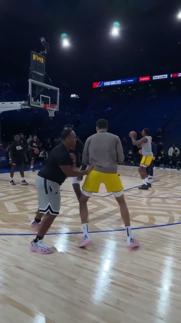 Tyrese Haliburton is out warming up #NBAParis ??