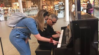 Video thumbnail of "Criminologist Helps Pianist To Find Midde C"