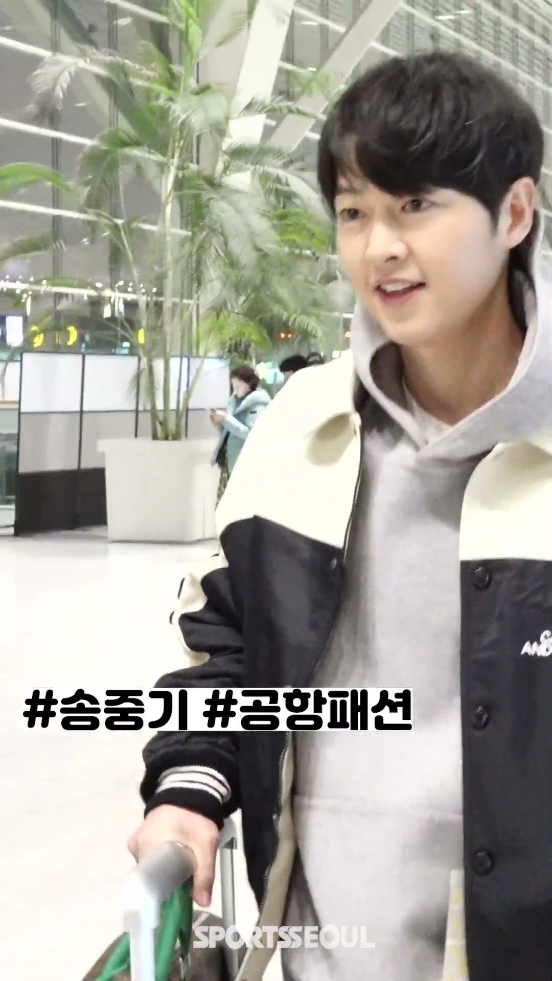"와이프 어디 갔어요?" 팬의 뜬금 질문에 송중기의 대답은?