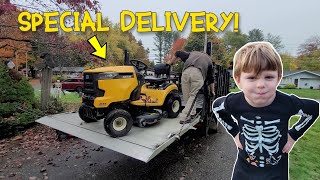 OUR NEW LAWNMOWER! KIDS AND LAWNMOWERS! Cub Cadet XT1 Riding Lawn Mower! LB #31