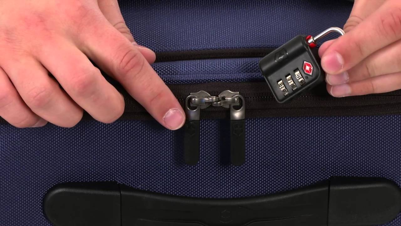 Victorinox Werks Traveler 5.0 WT 22" Dual Caster Expandable 8Wheel U