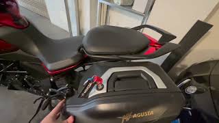 MV Agusta Turismo Veloce 800 Lusso SCS: capienza valige laterali (caschi)