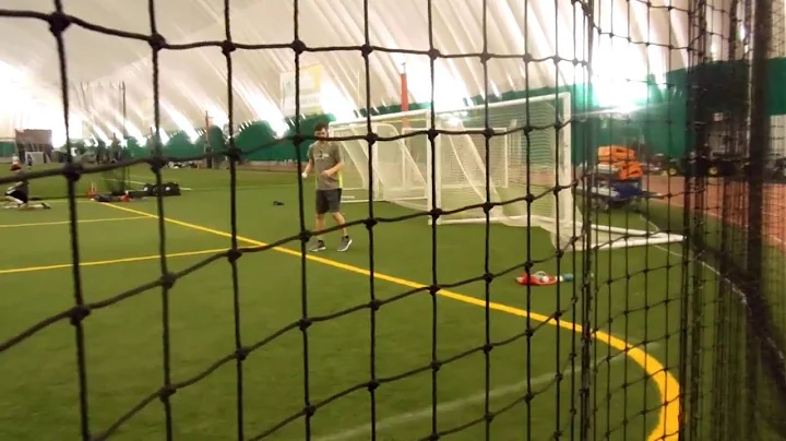 Ian Frizelle Weighted ball drill with Coach Mike F...