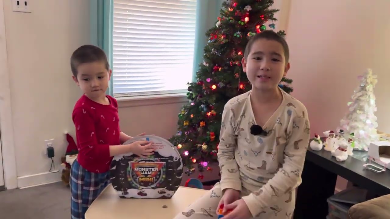 День 20 - Адвент-календарь Monster Jam 2025 - Монстр-трак Venom