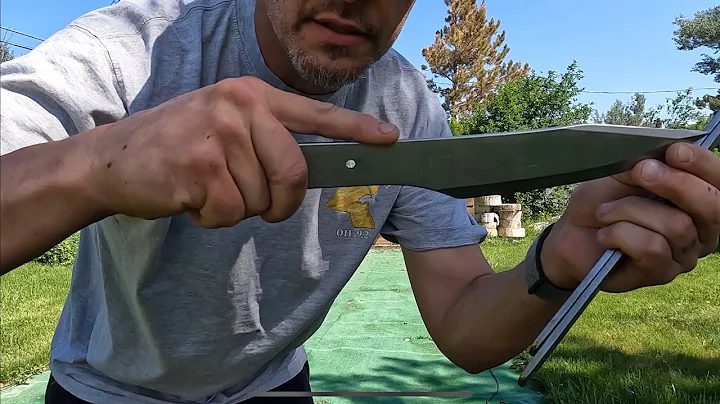 Instinctive full spin knife throwing