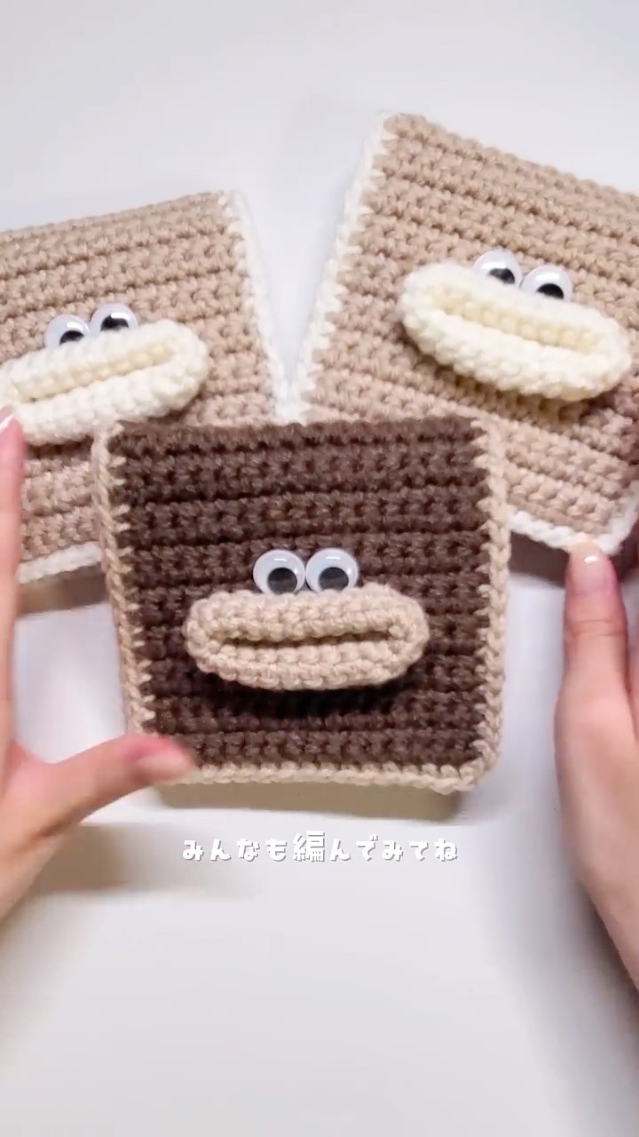 I made a video tutorial on how to crochet a bifold pouch