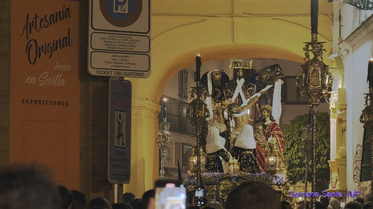 4K La Quinta Angustia en el arco del Postigo. Semana Santa Sevilla 2023