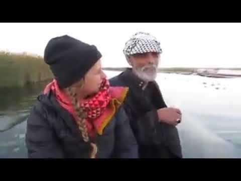 أجمل موال عراقي من الناصرية الاهوار مع السائحة الاجنبية الحاتة ونين وصوت خرافي من جنوب العراق 