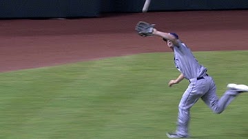 TB@ARI: Myers makes a running catch to end the fifth