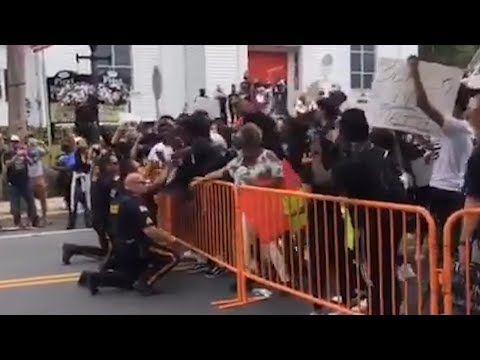 Cops Kneel Down In Front of Anti-Racism Protestors