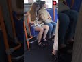 日本公交车上的女学生 她们的膝盖怎么有一块老茧 Mp4 日本公交车上的女学生 她们的膝盖怎么有一块老茧 Mp4