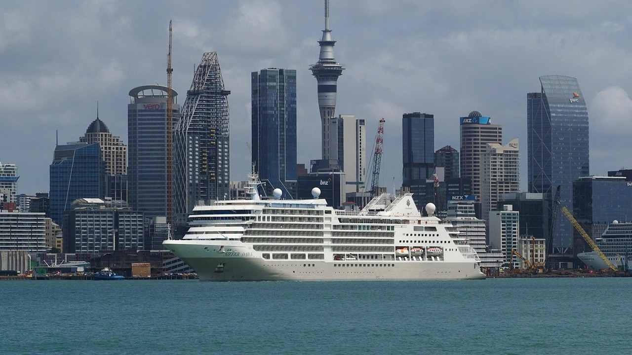 Cruise Ship SILVER DAWN leaves Auckland 4K