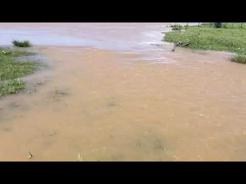 Veja vídeo- Grande volume de água chega a Muritiba, região de Gargaú e preocupa moradores 