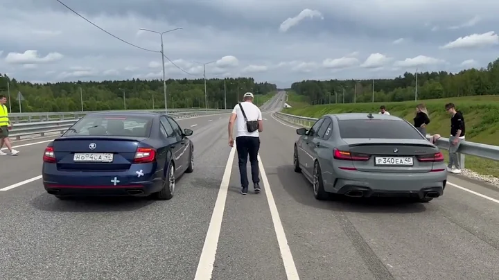 Bmw M340 xi g20 vs skoda octavia a7 (R powered)