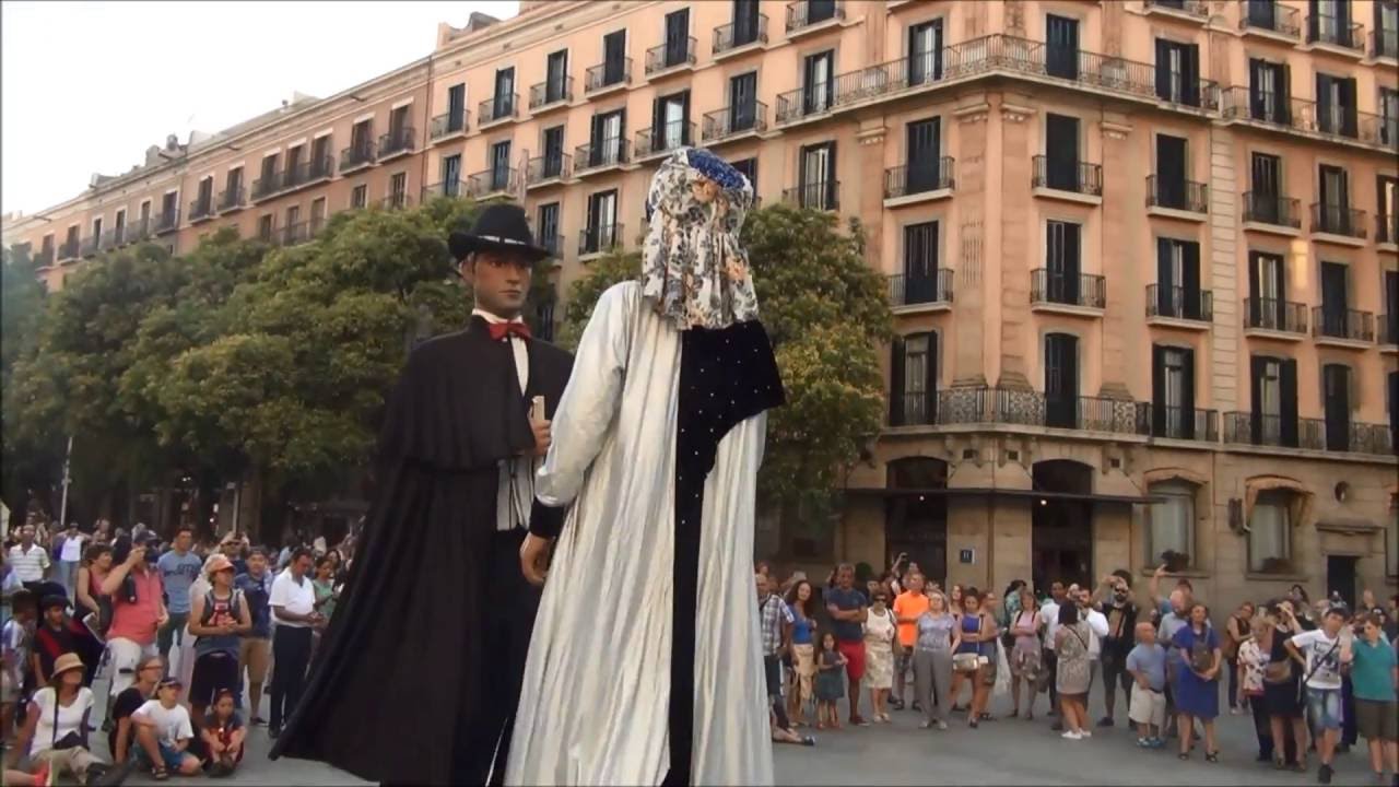 Festa catalana 2016. Actuació dels gegants del Poble Espanyol i dels gegants de Petras Albas.