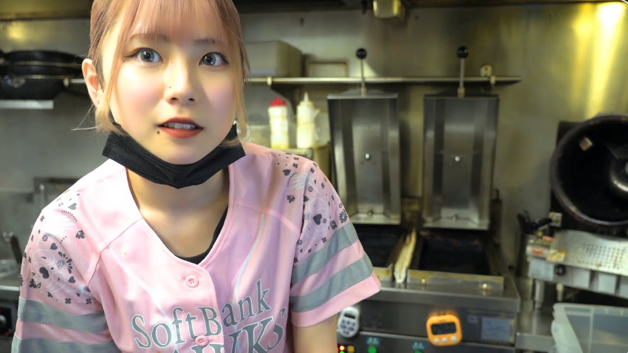 Шеф-повар - 19-летняя девушка！ Лучший магазин томатного рамена.