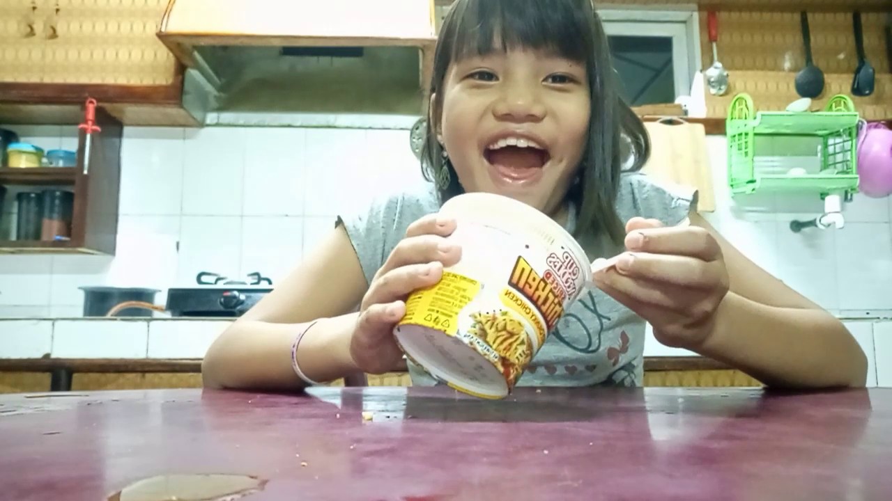 eating cup noodles 🍜🍜 YouTube