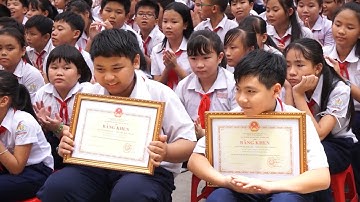 Bộ Giáo dục và Đào tạo tặng bằng khen cho hai học sinh giúp bắt cướp