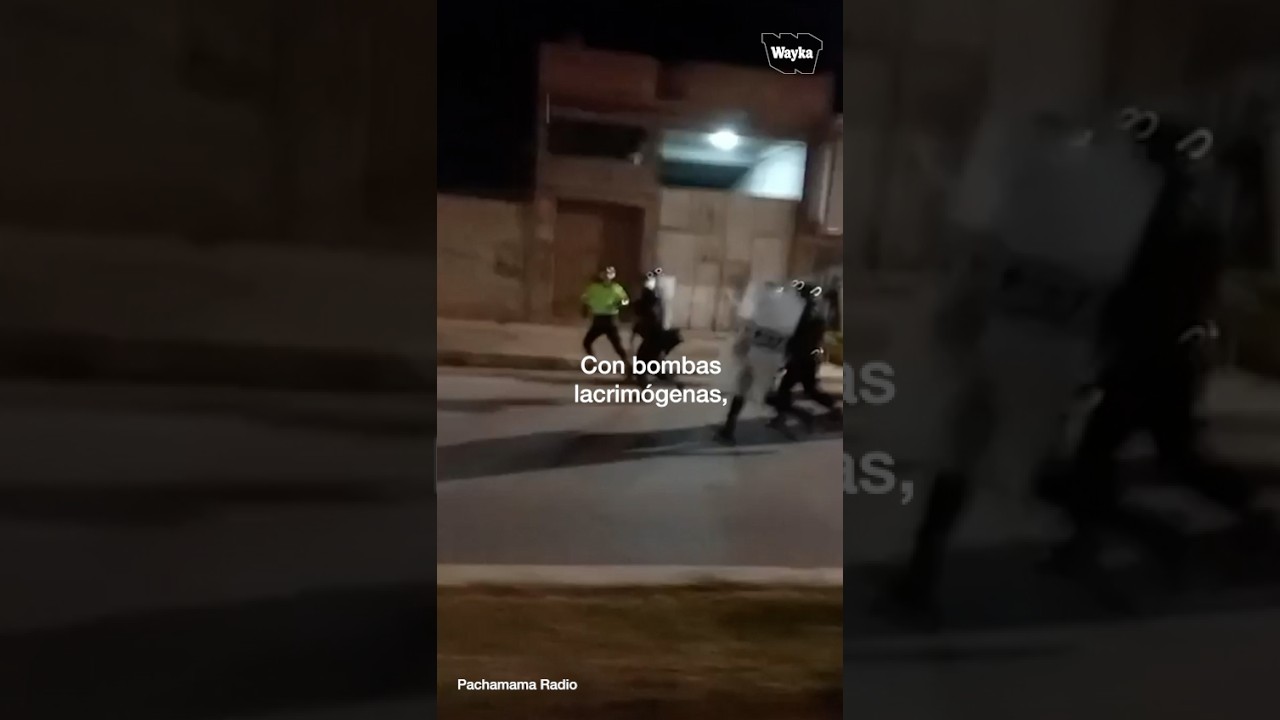 Policía reprimió a cientos de ciudadanos que capturaron a supuestos ternas en un robo