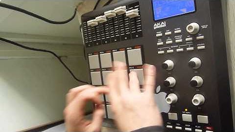 LuckyProduction - World (AKAI MPD26 Live)