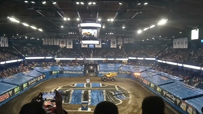 Monster Jam Chicago: Allstate Arena hosting monster truck show this weekend  in Rosemont - ABC7 Chicago