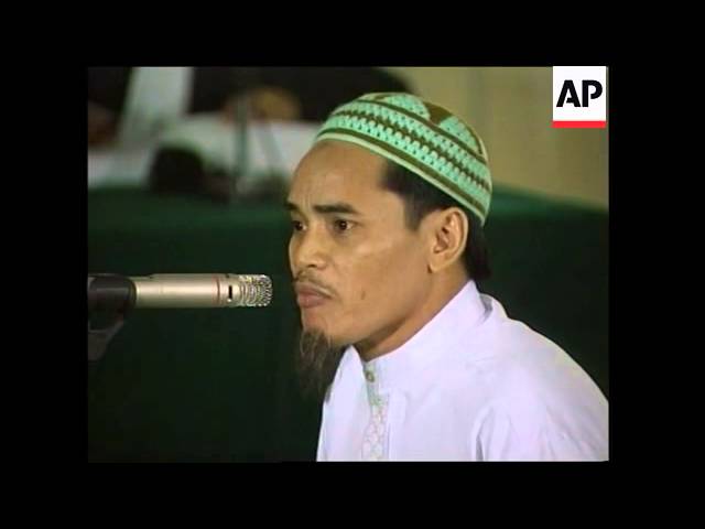 Bali suspect Amrozi appears at Abu Bakar Bashir trial class=