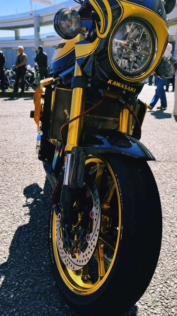 The Z900RS Yellow Ball, with its distinctive gold and black two