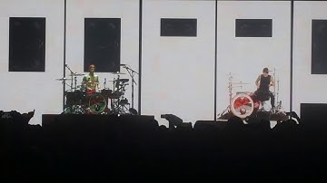 Josh Dun drum battle with himself - ERS tour March 4,2017 Memphis, Tennessee