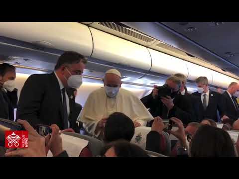 Papa Francesco in aereo verso Baghdad